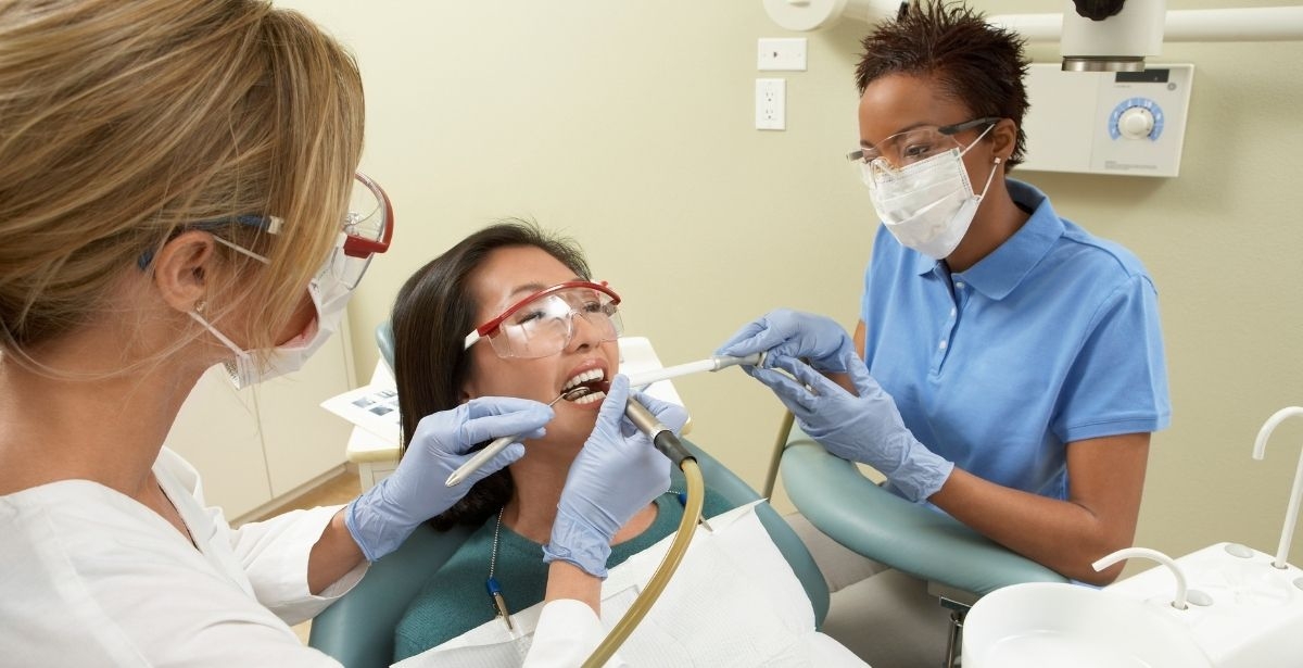 dental assistant chairside